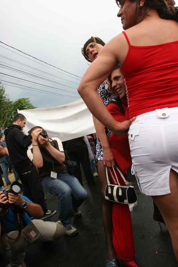 Hoții travestiți, arestaţi preventiv