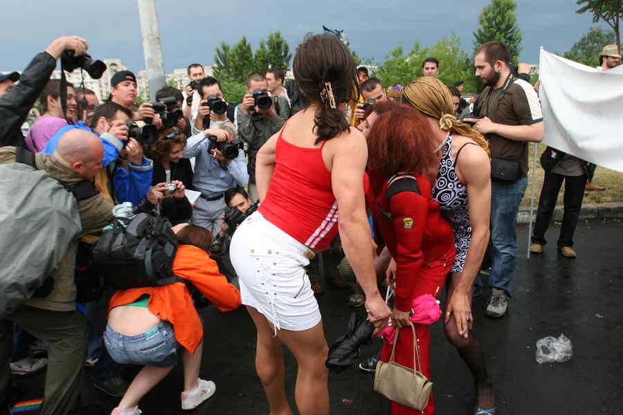 Protest în București față de legalizarea parteneriatelor homosexuale