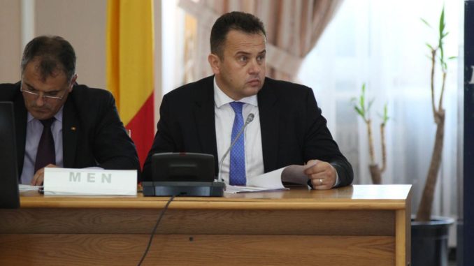 Cum explică Liviu Pop că 12 e mai mare decât 16