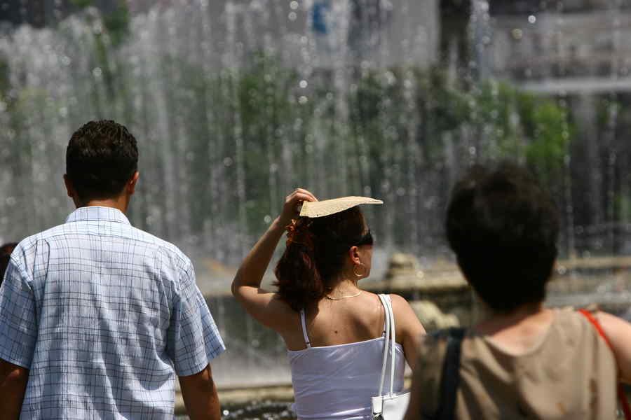 Intră în vigoare un nou cod de caniculă. Când dă semne că s-ar retrage?