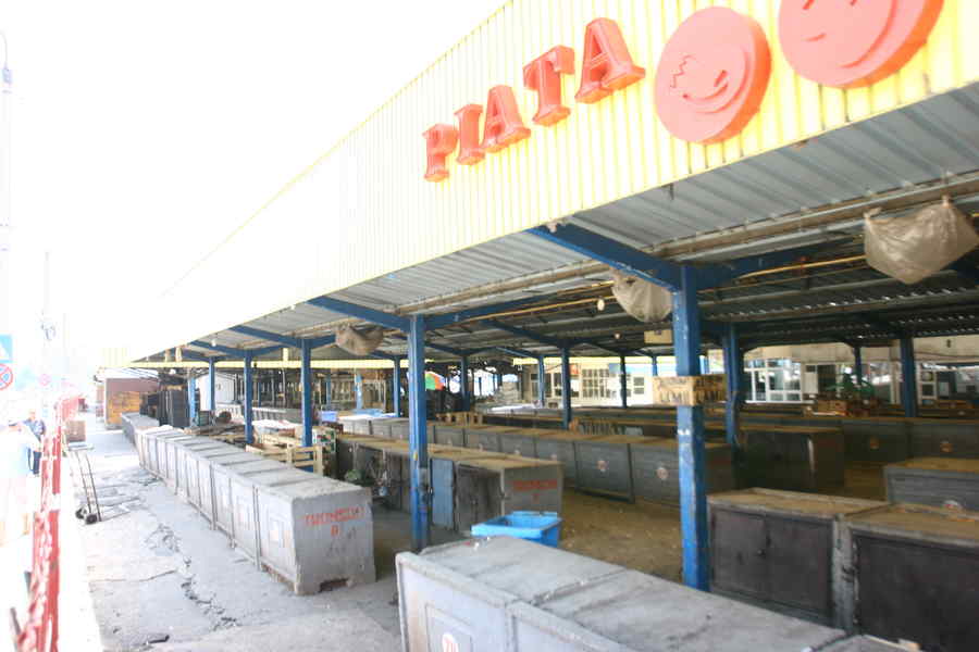 Socialiștii fac afaceri pe sub mână cu liberalii chiar în față la Bucur Obor