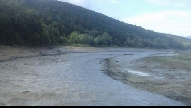 Poluare cu ţiţei pe râul Jiu