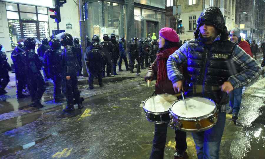 Cântec de libertate în Piața Universității