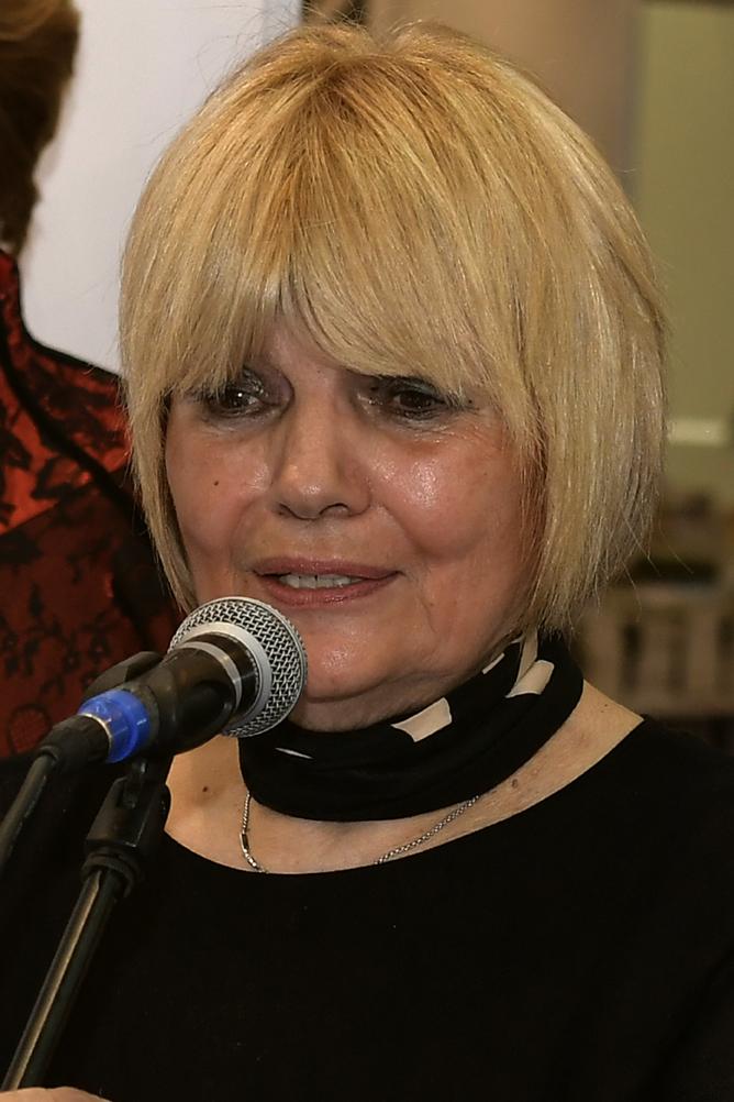 Lansare fastuoasă la Bookfest: „Costumul de teatru. De la schiță la miracol” de Doina Levintza