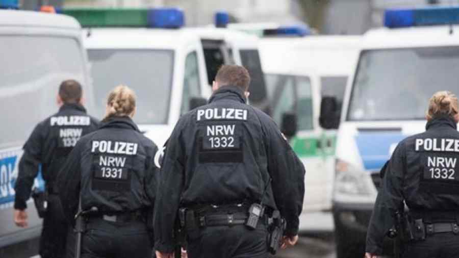 Un poliţist a deschis focul asupra unui bărbat