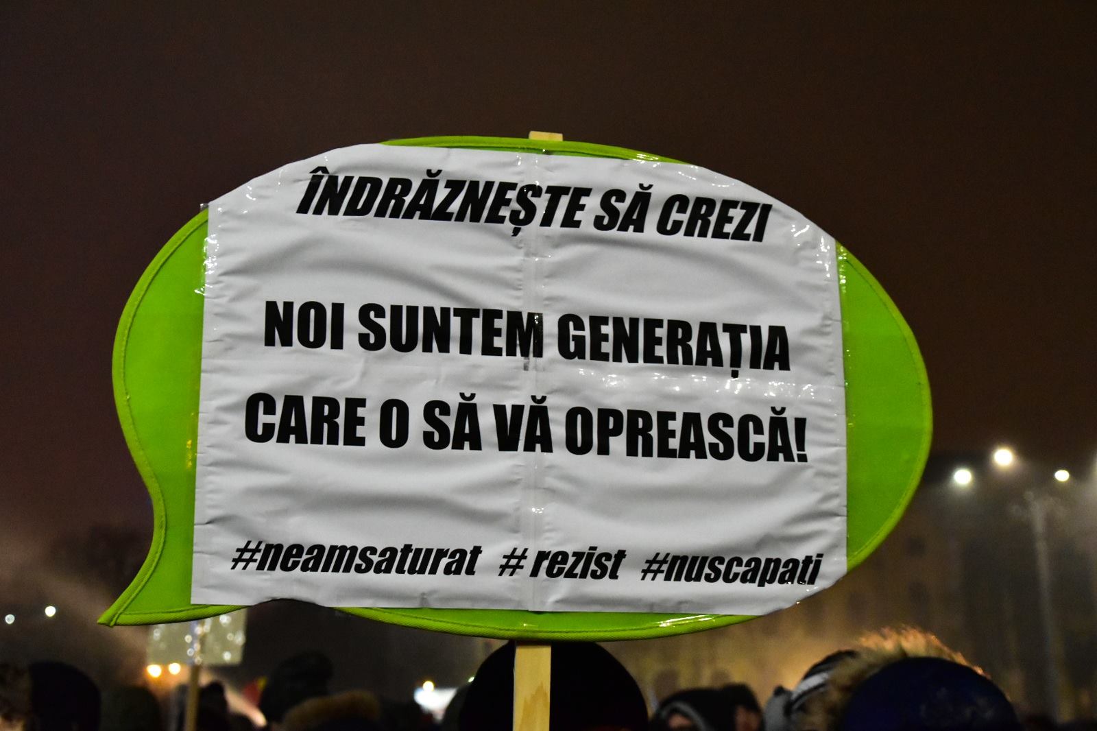 VIDEO La rând, #Rezist contra pesedist