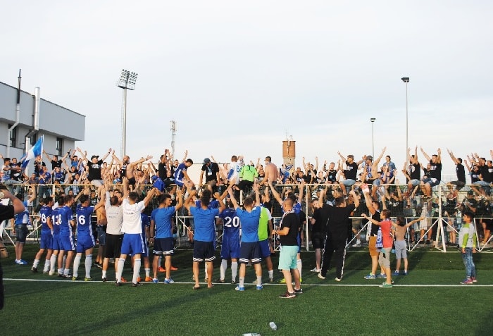 Fotbaliști aduși la miting