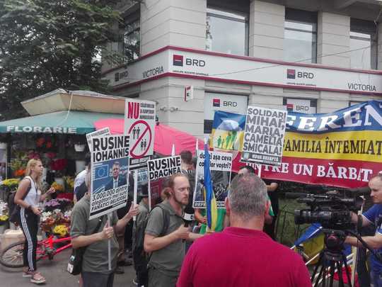 Dragnea și Iohannis, luați la țintă la „Marșul Normalității”
