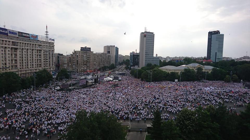 Manipulatoarele băi de mulțime
