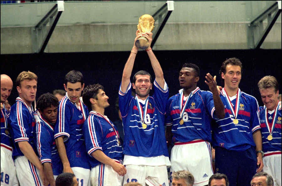 Un fotbalist român într-un meci de legendă