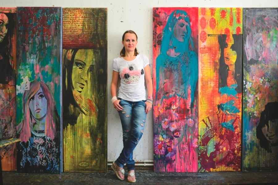 Expoziţii româneşti în Anul Centenarului         