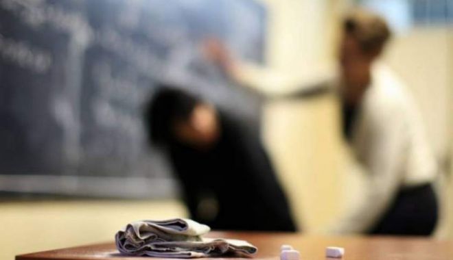 Învățătoare bătută de mama unui elev