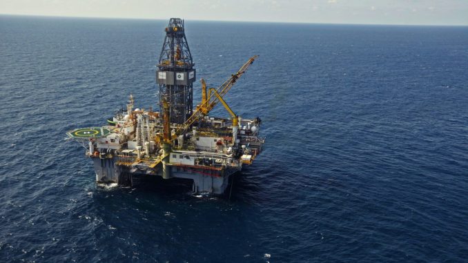 Statul „sprijină” exploatarea din Marea Neagră cu taxe mari