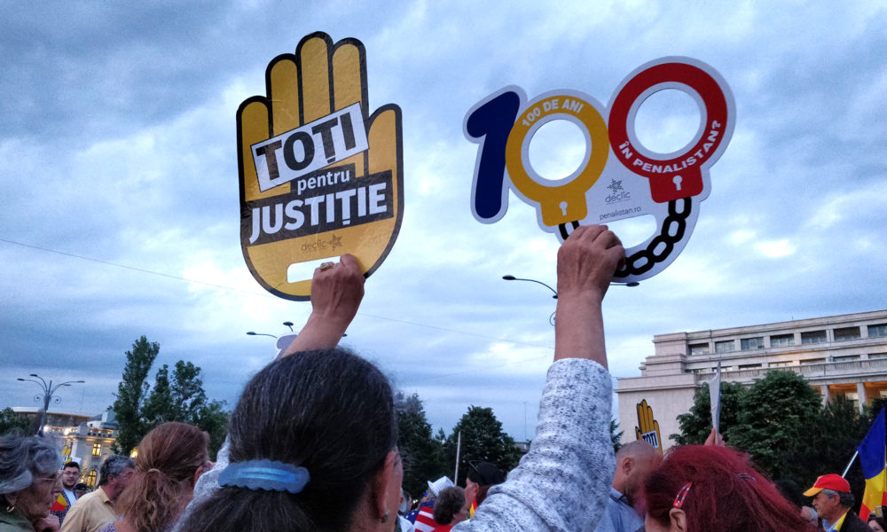 Jurnal de front în politică