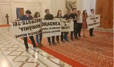 Când doi se bat, ziariștii pierd