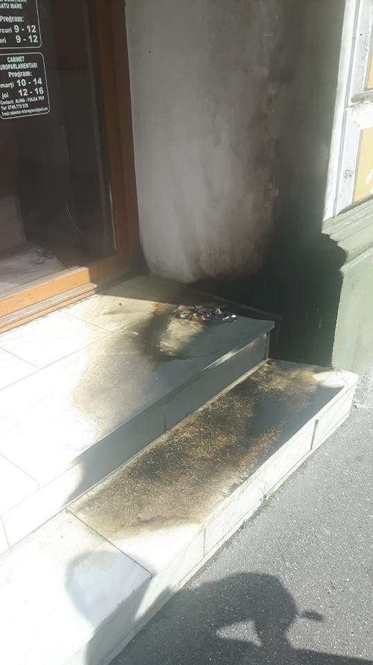 Sediu al PSD, atacat cu sticle incendiare