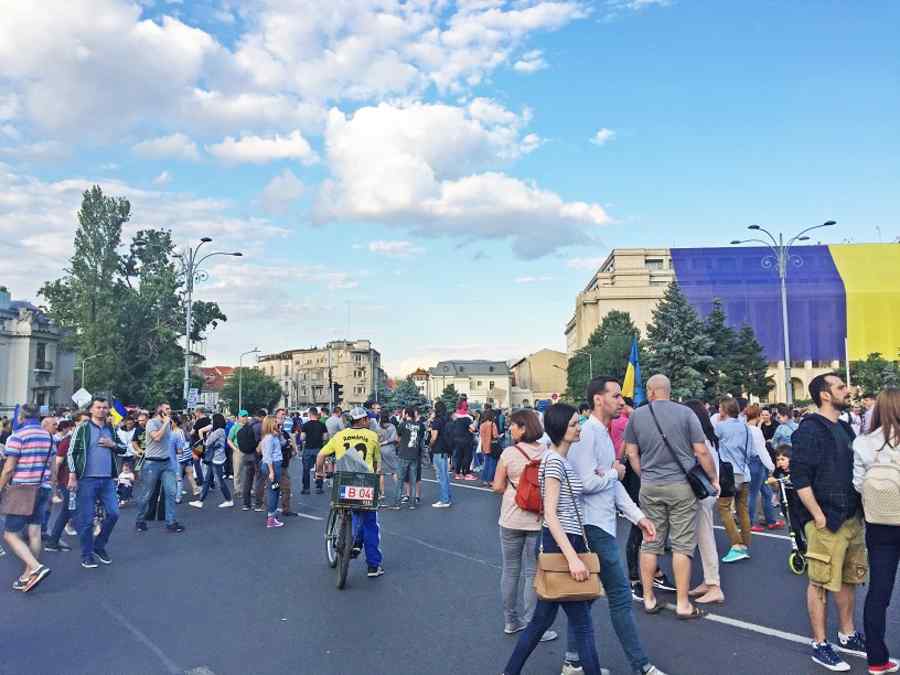 ,,La girafă“, epicentrul  mișcării ,,#Rezist“ București
