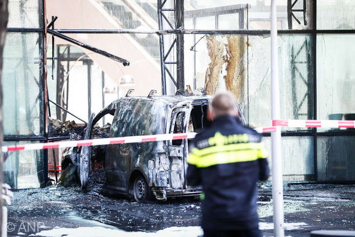 (VIDEO) Atac cu furgoneta la ziar