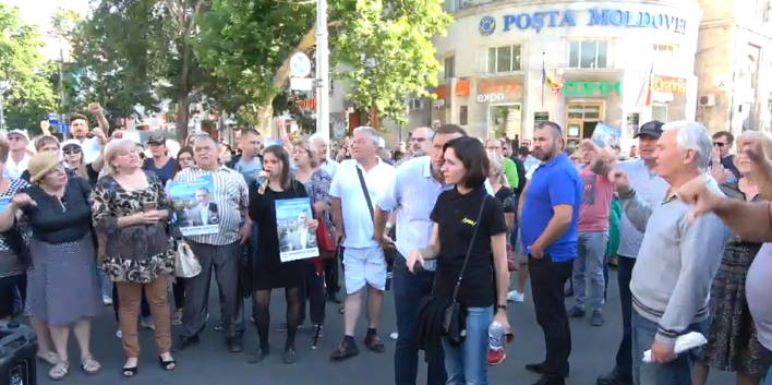 (VIDEO) Protest de la primele ore ale dimineții în capitala Moldovei