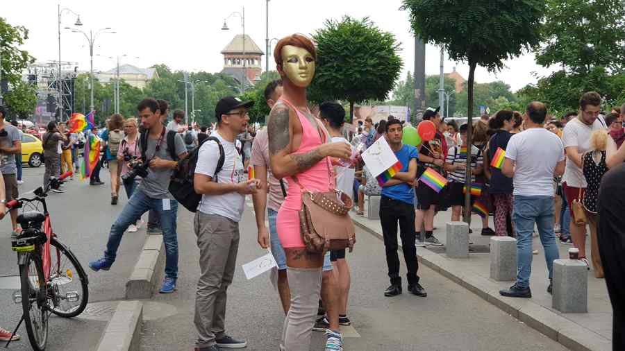”Hotărâre istorică”: România să recunoască cuplurile de același sex