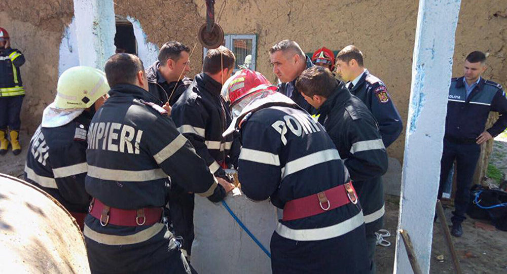 Copil de doi ani căzut într-o fântână