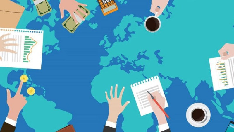 Războiul consultanților și contractorilor