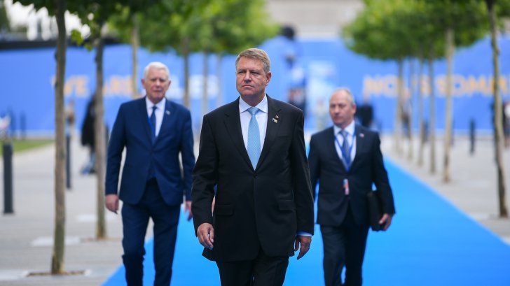 Misterul „dispariţiei” ministrului Apărării din poza lui Iohannis la NATO