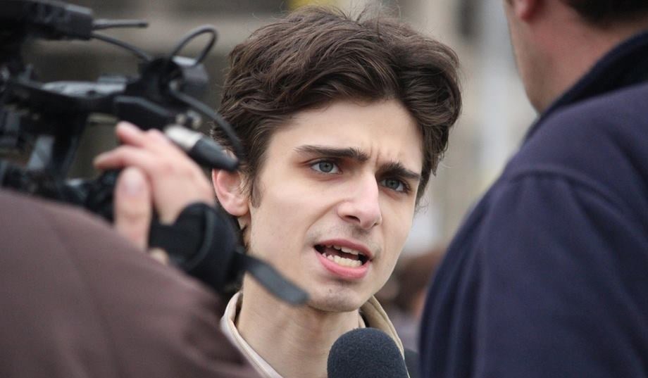 De la isterie la partid și, mai departe, la fanatism
