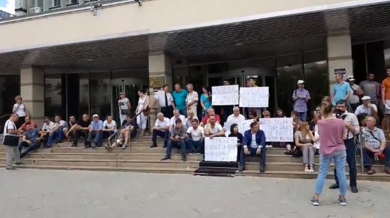 (VIDEO) Protest în fața Băncii Naționale