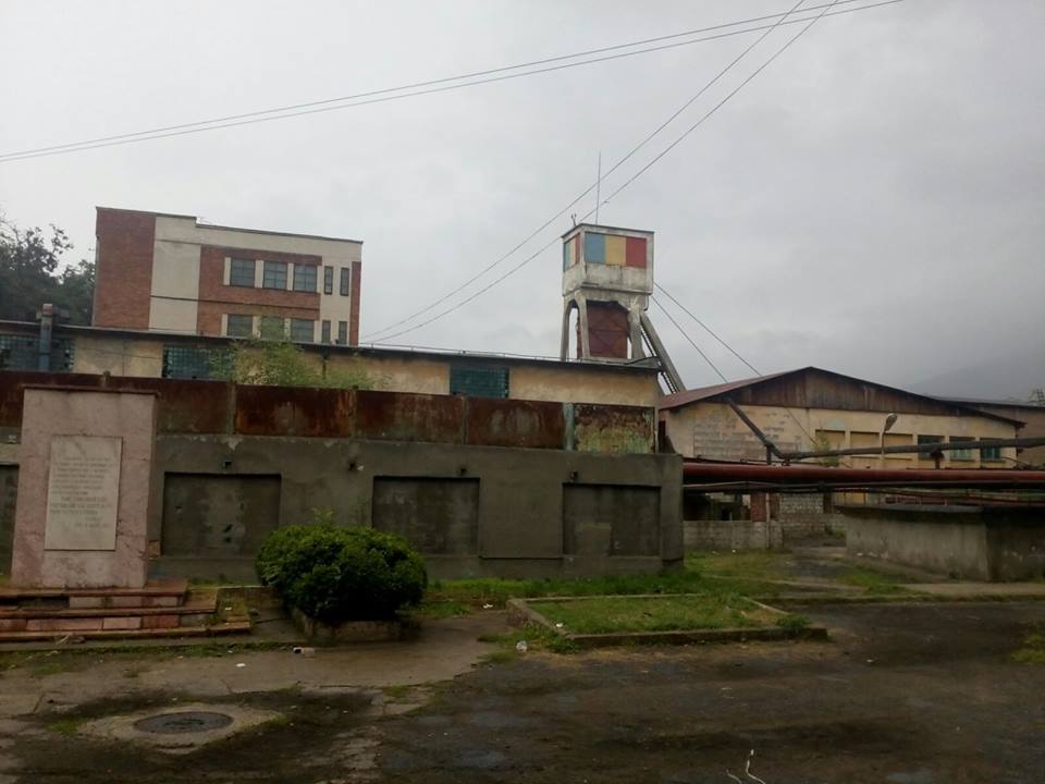 Mineritul, distrus de …drepturile de poluare