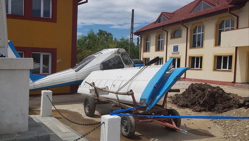 O primărie din Argeş şi-a tras avion