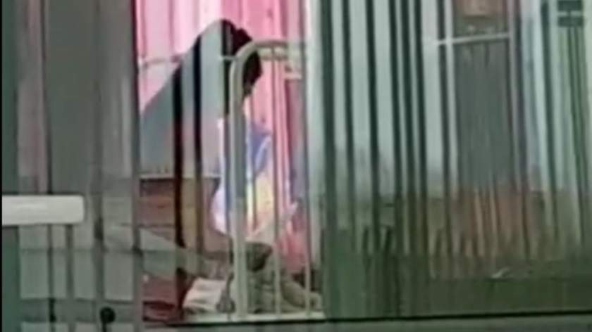 (VIDEO) Copil abandonat, bruscat de o asistentă