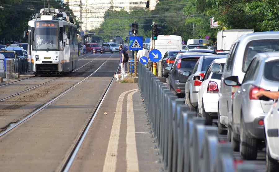 Ciocan se ia de gardurile lui Firea
