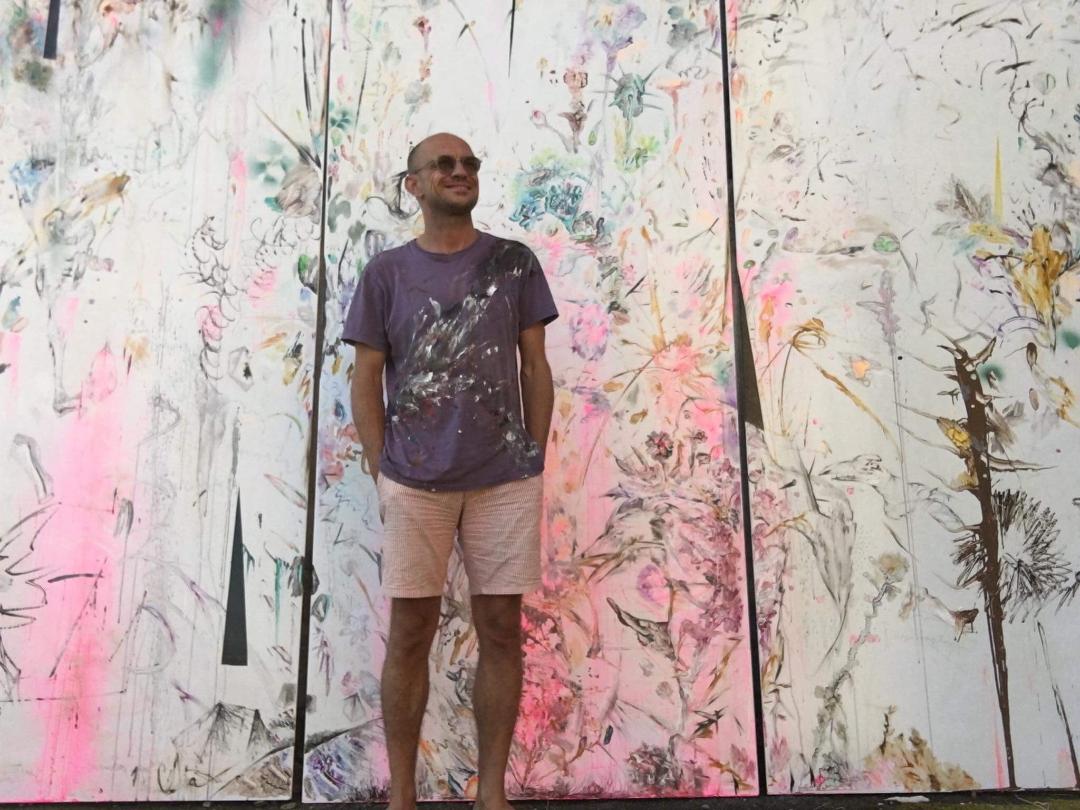 Cristian Sida expune lucrarea murală ”Tort funerar cu glazură de spini”