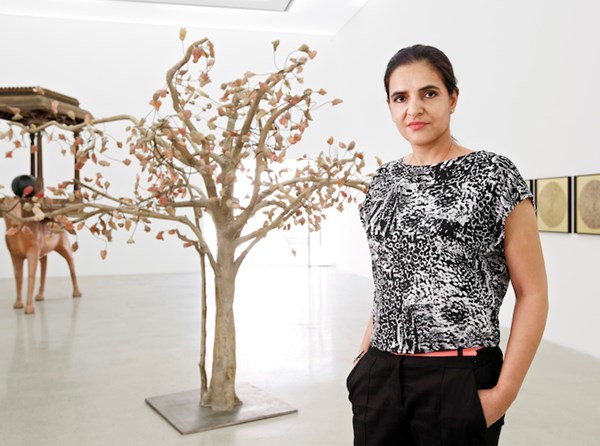 Poveşti excentrice despre feminitate ale artistei vizuale Bharti Kher
