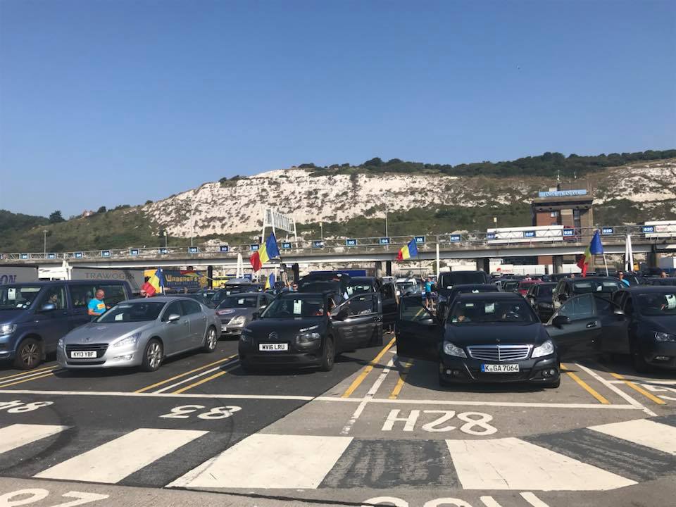 Între nemulțumire și diversiune