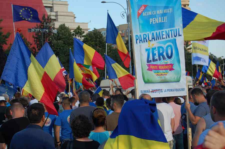 „Luați mâinile pătate de sânge de pe diaspora”