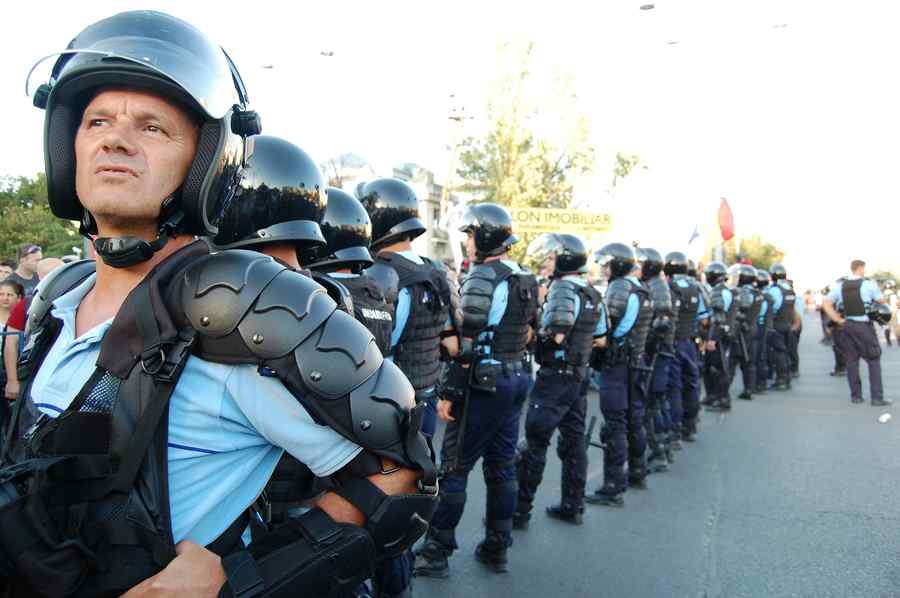 Microbul politic se dezlănțuie