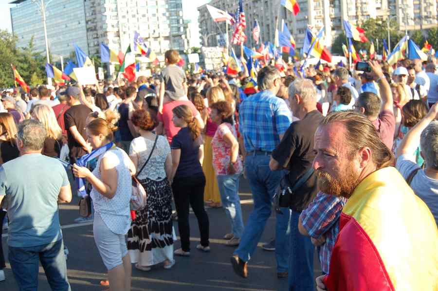 PROIECT prin care românii să îşi exprime opinia public oriunde şi oricând