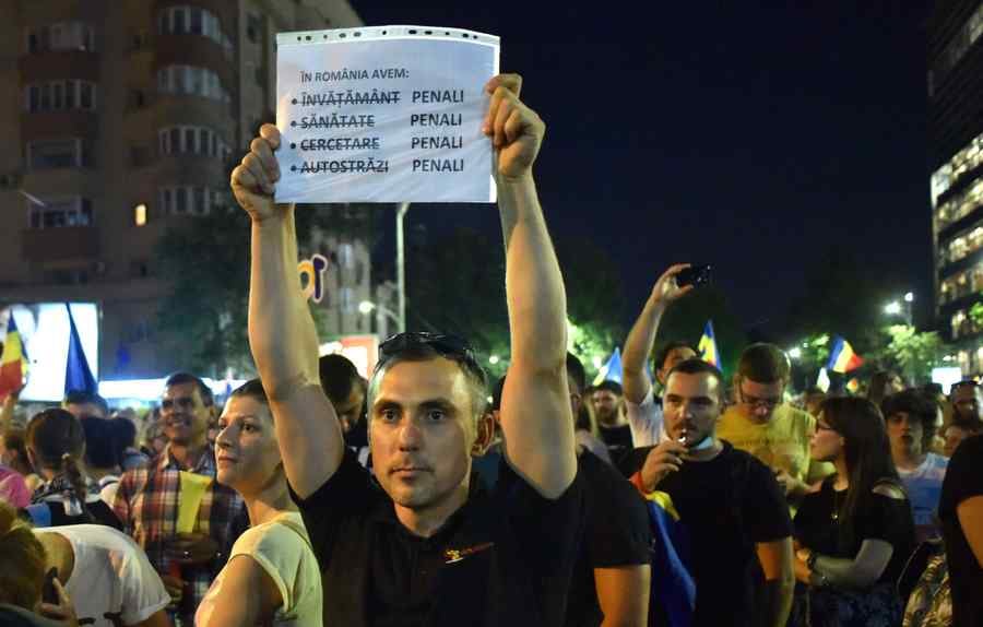Simularea nebuniei publice