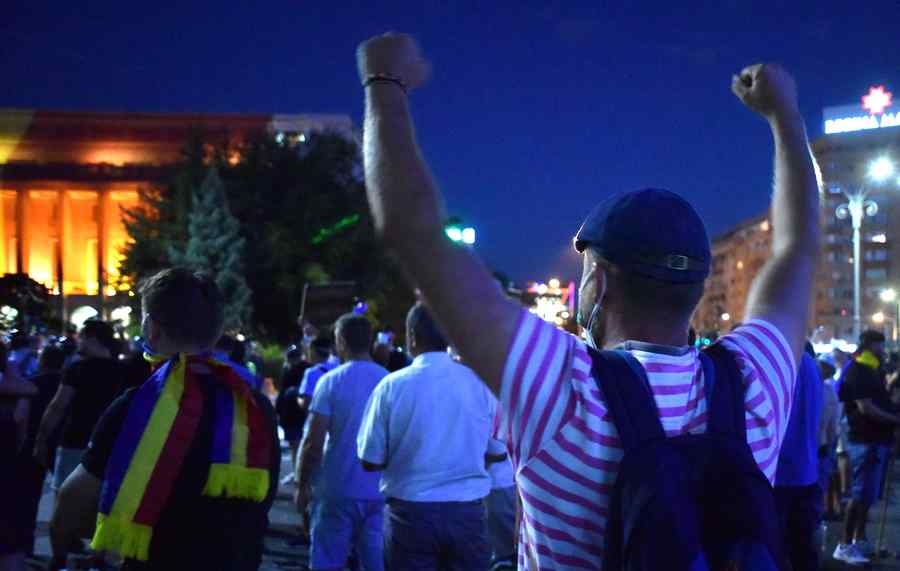 Statul paralel I se bate cu statul paralel II