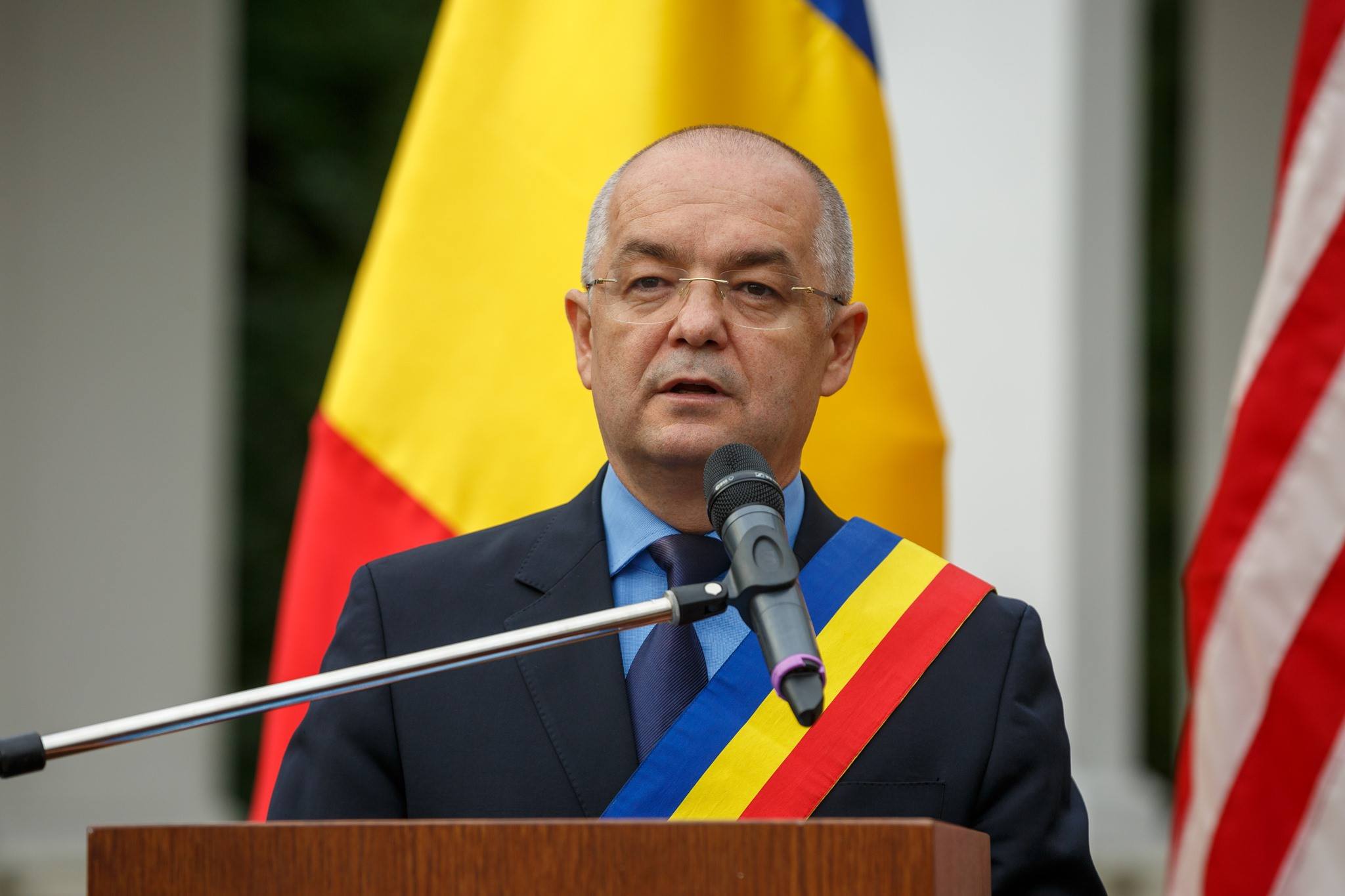 Aspiră moțul Boc să devină un Macron mioritic?