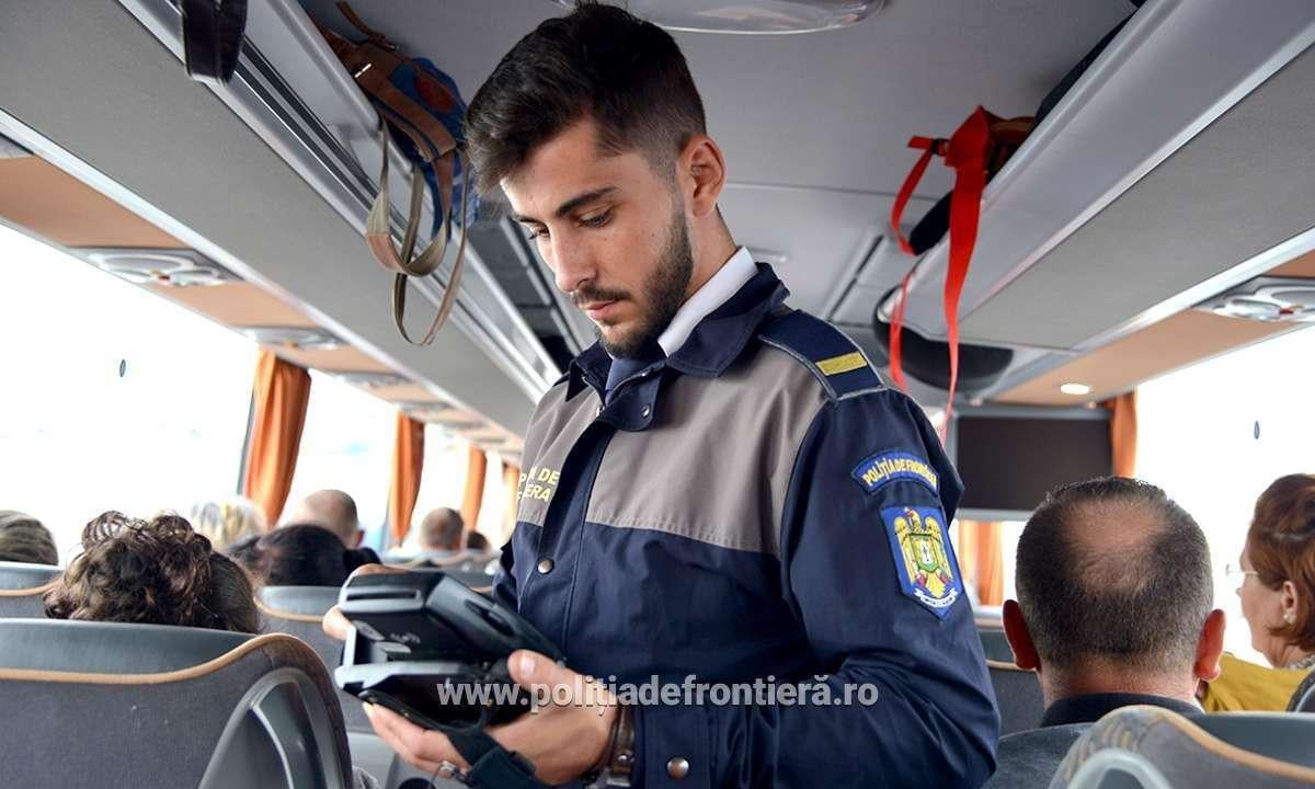 Copil ascuns sub banchetă pentru a ieşi din România