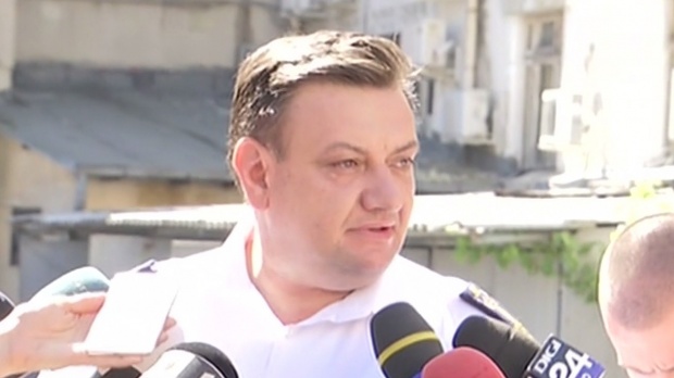 Corb la corb îi scoate ochii