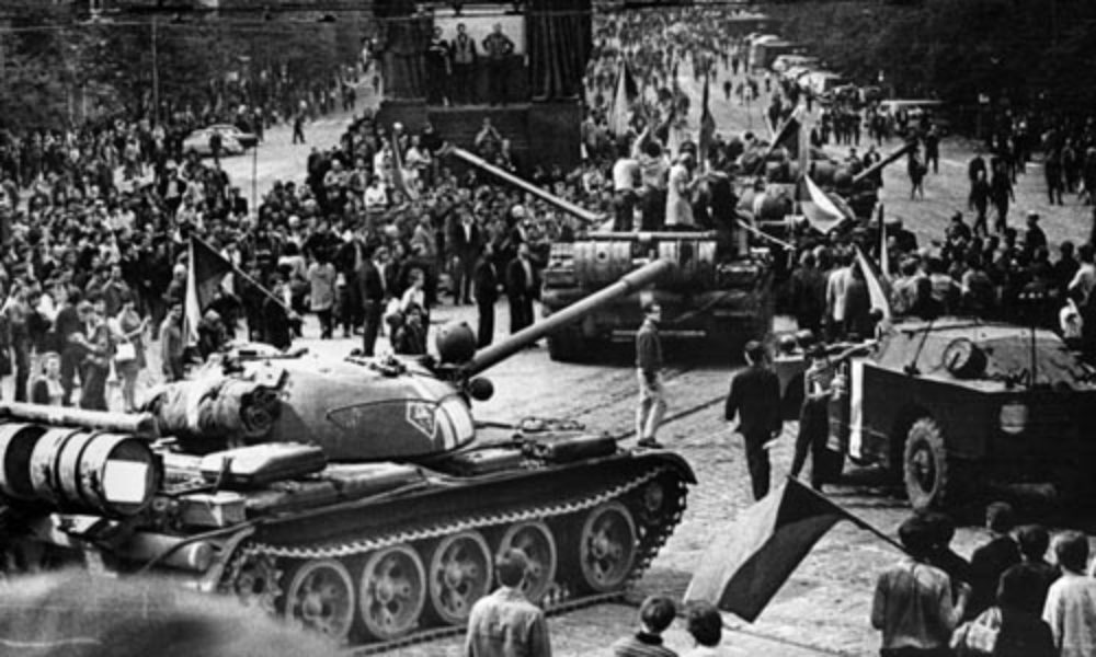 Imagini pentru invazia cehoslovaciei photos
