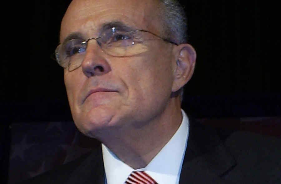 Giuliani: Soros are mâinile pătate cu sânge