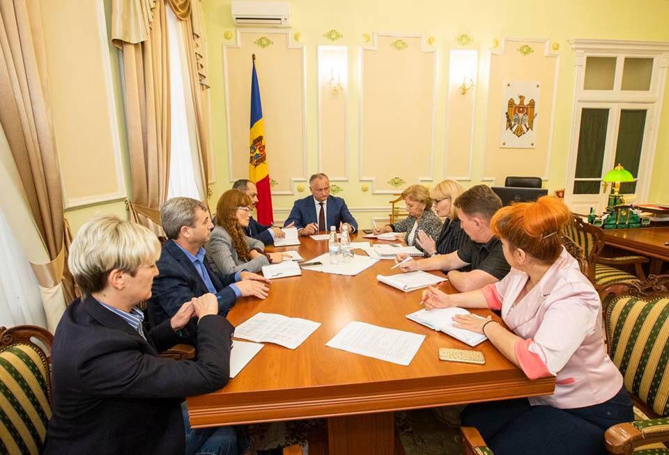 (FOTO) Dodon, la prima apariție după accident