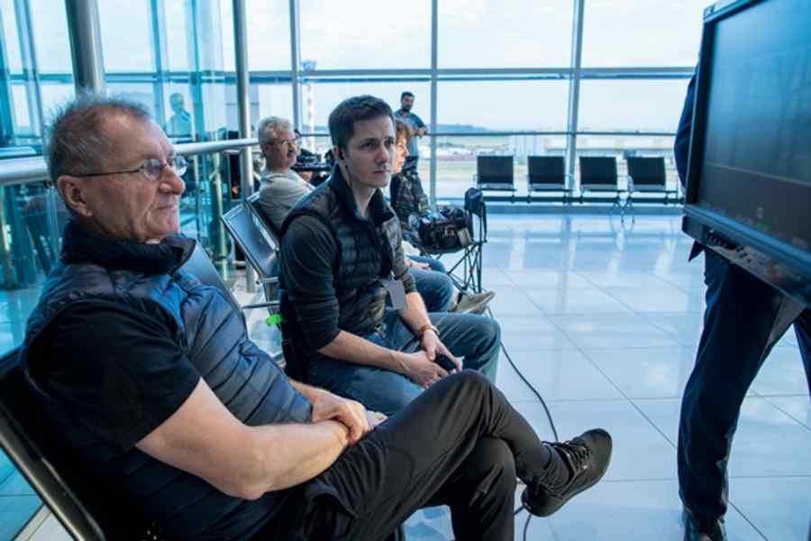 Imagini inedite: Horațiu Mălăele filmează pe Aeroportul „Henri Coandă”