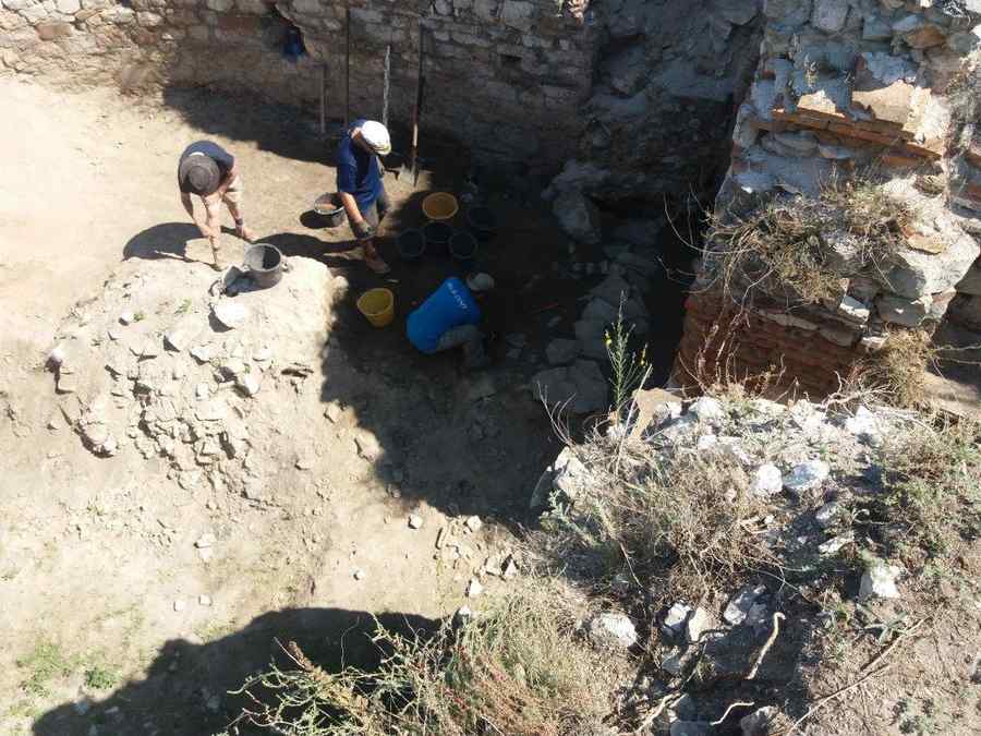 Americani cu amfora-n spinare, la Halmyris. FOTO TEXT