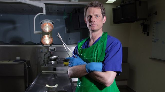 Medicul care a făcut peste 23.000 de anchete post-mortem